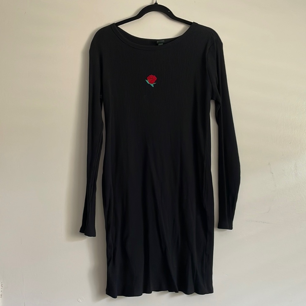 NWT long sleeve black dress with rose embroidery - Picture 1 of 3